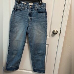 Universal thread women’s, vintage straight jeans. High rise.